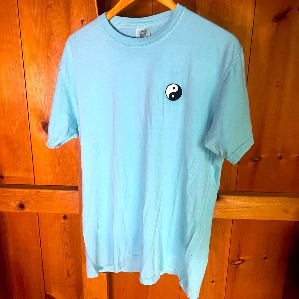 Men’s comfort Colors Yin and Yang  T-Shirt size Medium.